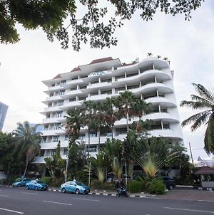 Reddoorz Plus @ Surabaya City Center Hotel Exterior photo
