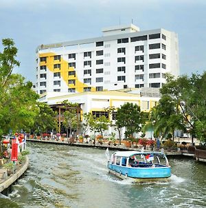Tun Fatimah Riverside Hotel Malacca Exterior photo