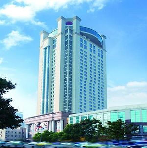 Ramada Plaza Tianlu Hotel Wuhan Exterior photo