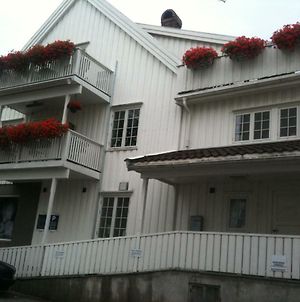 Holsthuset Losji Hotel Grimstad  Exterior photo