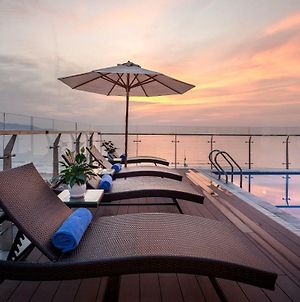 Sunny Ocean Hotel & Spa Da Nang Exterior photo