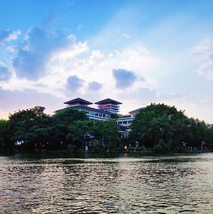 Ronghu Lake Hotel Guilin Exterior photo