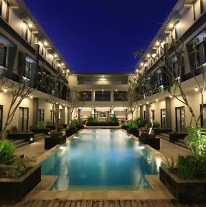 Illira Lite Praya Lombok Hotel Exterior photo