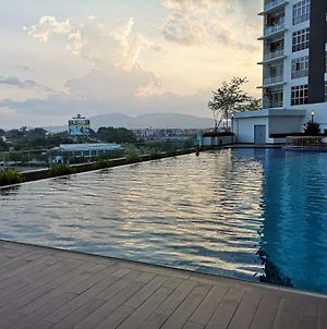 D' Putra Suites & Homestay @ Near Senai International Airport / Johor Premium Outlet Kulai Exterior photo