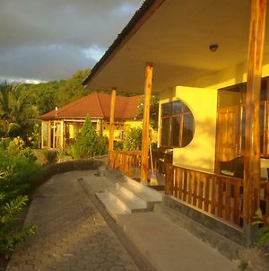 Golo Hilltop Hotel & Restaurant Labuan Bajo Exterior photo