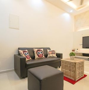 Landed Cozy House Near Spice, Airport Apartment Kampong Manggis Exterior photo