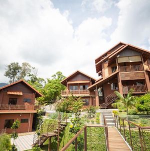 Red House The Garden Stay In Bukit Tinggi By Play Bentong Exterior photo