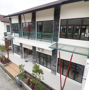 Reddoorz Plus Near Kualanamu Airport Hotel Medan Exterior photo
