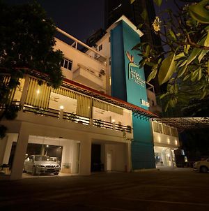 Lodge Paradize Hotel By The Sqwhere Kuala Lumpur Exterior photo