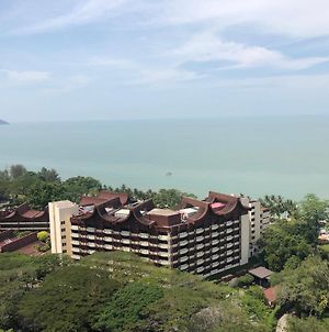 Susie'S Resort Seaview Suites At Sri Sayang Batu Feringgi Exterior photo