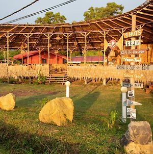 9 Huts On A Hill Hotel Kudat Exterior photo