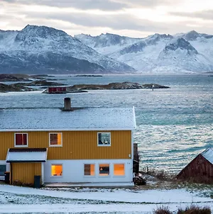 Cozy Apartment By The Sea Tromso Exterior photo