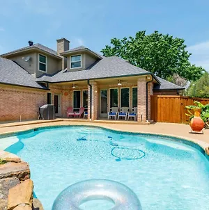 Executive Family Home With Pool In Keller Exterior photo