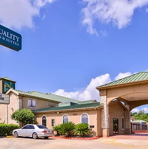Quality Inn And Suites Beaumont Exterior photo