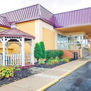 Quality Inn And Suites Fairgrounds - Syracuse Seneca Knolls Exterior photo