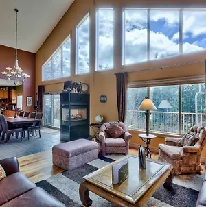 Soleil Chalet By Bear Country Villa Sun Peaks Room photo