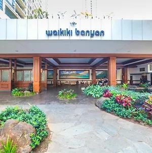 Waikiki Banyan, Beautifully Remodeled With Ocean View Apartment Honolulu Exterior photo