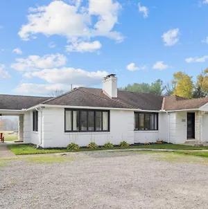 Updated 1940S Ranch On 9 Acres With Pond Pickerington Exterior photo