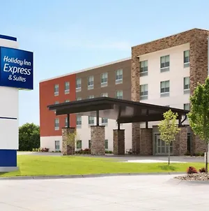 Holiday Inn Express & Suites Waynesboro East Exterior photo