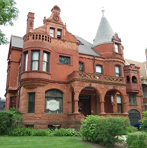 Schuster Mansion Bed & Breakfast Milwaukee Exterior photo