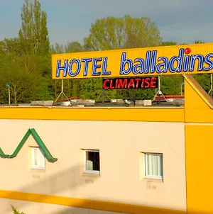 Hotel Balladins Savigny-Le-Temple Exterior photo
