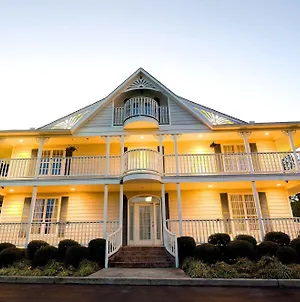 Plantation Oaks Hotel Millington Exterior photo
