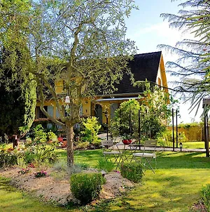 Au Jardin De Lisa Bed & Breakfast Cherreau Exterior photo