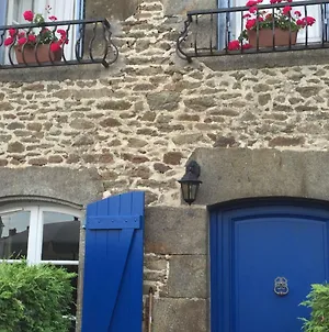 La Petite Maison Bleue Taden Exterior photo